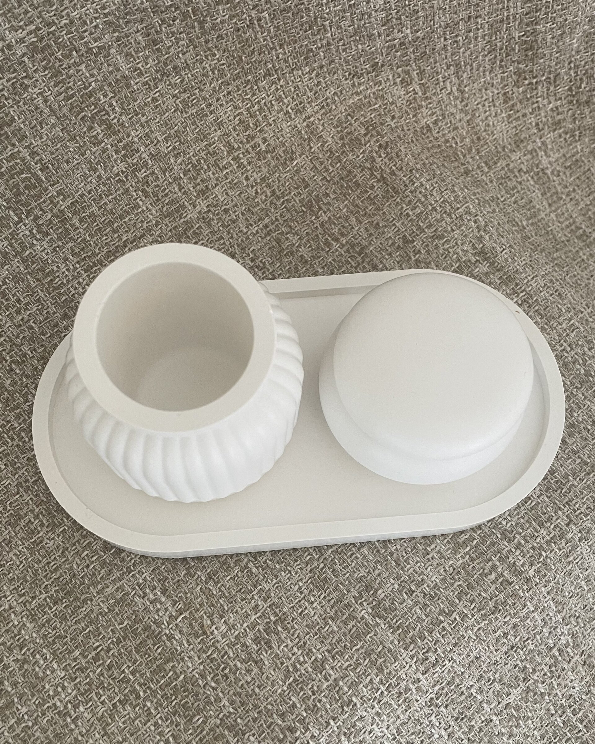 Set bandeja ovalada + jarrón bajo + joyero pequeño con tapa - 2